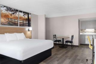 Days Inn by Wyndham Conway - 1