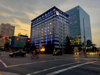 Coast Calgary Downtown Hotel & Suites by APA - 5