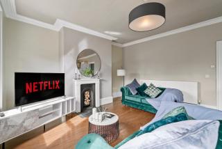 Exquisite Georgian Apartment with Reserved Parking - 9