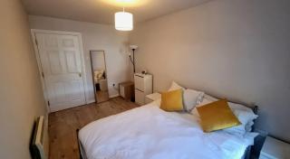 Cosy 2BR Modern Apt with Free Parking - Liverpool - 8