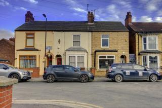 Modern and Stylish 3 Bed - 4
