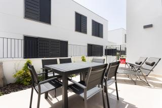 Home2Book Cozy & Modern Apt, Pool & Terrace - Abades - 3