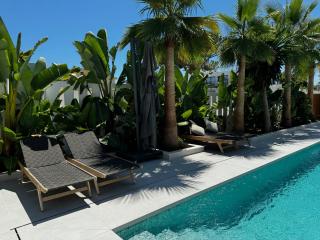 Family Holiday Bliss in Marbella- Brand-New 4 Bedroom VILLA with Garden, Private Pool & Jacuzzi, Marbesa 500 m to the Beautiful Cabopino Beach - Marbella - 3