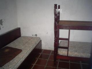 cod 109 - Casa simples com uma excelente localização - 2