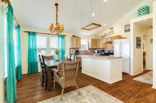 Huge Deck Fully Fenced & Pups Welcome - Galveston - 6