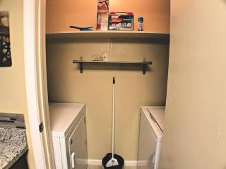 Sandpiper Stay Condo - Pool Near Beach and Seawall! - Galveston - 3