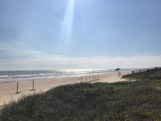 Take It Easy in Surfside - Gulf and Bay Views, Cute Beach House! - Surfside Beach - 5