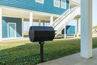 The Blue Haven - Cute Beach Bungalow With Easy Access to Sand and Gulf Waters! - 3