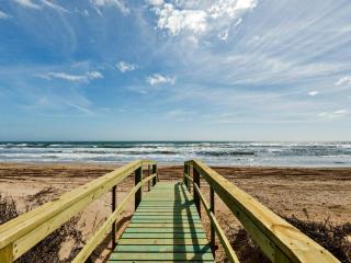 The Blue Haven - Cute Beach Bungalow With Easy Access to Sand and Gulf Waters! - Surfside Beach - 8