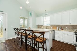 Blue Swordfish Bungalow - 4 Bed, 4 Bath - Short Walk to Beach and Gulf Water! - Surfside Beach - 1