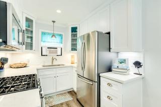 Cute Casa Azul-2 Blks to Beach Private Fenced Yard - Galveston - 1
