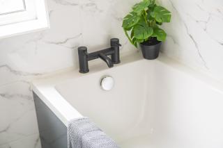 Stanion Luxurious 3 Bedroom Modern House Northamptonshire, Double, Twins, Single, Free Parking, Free Wi-Fi, Pets, Up to 8 Sleeps, 4 Smart TVs - Corby - 2