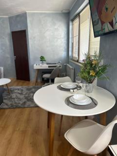 1-Bedroom apt - BathTub - 10mins from SkiLift Gondola - freeWiFi - WorkDesk - Central Heating - Full Kitchen at Edelweiss - Bansko - 5