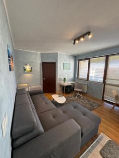 1-Bedroom apt - BathTub - 10mins from SkiLift Gondola - freeWiFi - WorkDesk - Central Heating - Full Kitchen at Edelweiss - Bansko - 2