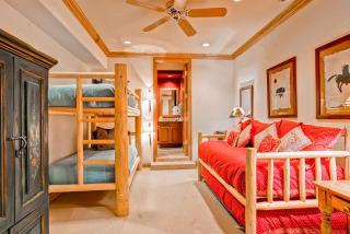 Stonegate Townhome 03 by East West Hospitality - 3