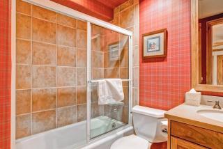 Stonegate Townhome 03 by East West Hospitality - 2