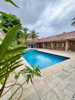 Casa Grande Com Piscina Guaruja - Guarujá - 0