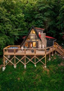 Big Mountain View! Hot Tub! Downtown Gatlinburg Chalet Village! AFrame! Smoky Mountain National Park! Après Chalet - 0