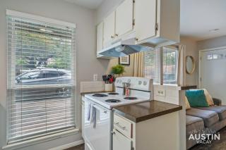 Downtown Free Parking Fully Equipped Kitchen - Austin - 5