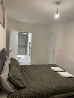 2 Bedroom Luxury Apartment in Barking - Barking - 5
