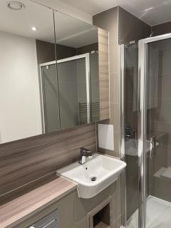2 Bedroom Luxury Apartment in Barking - Barking - 4