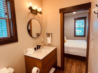 Elk Ridge Village 201A Cozy Cabin with views of Flathead Lake and the mountains - Lakeside - 8