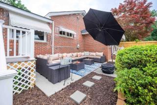 The Great Gatsby Pink Flamingo Lounge Retreat! - Surry - 0