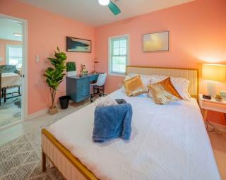 The Great Gatsby Pink Flamingo Lounge Retreat! - Surry - 7