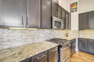 Houston Home w/ Rooftop Patio - 3 Mi to Downtown! - 4
