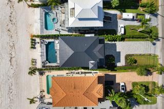 Sunset Beach, Modern, Luxury Beachfront Pool Home, Sleeps 12 - 9