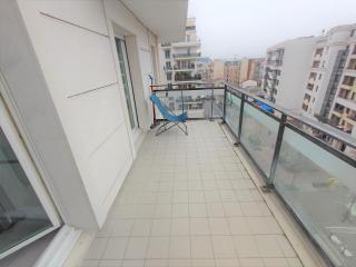 Big, Newly Renovated and Bright 3 Bedroom Flat in center of Courbevoie - 89m2 - 9