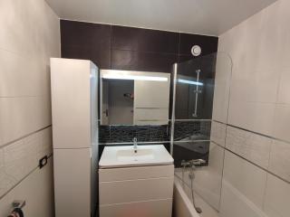 Big, Newly Renovated and Bright 3 Bedroom Flat in center of Courbevoie - 89m2 - 7