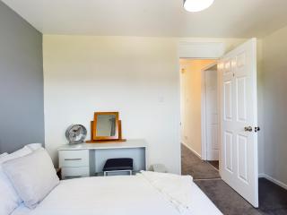 Tranquil Telford Retreat - 3 Bedroom House - 6