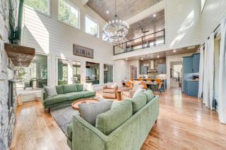 Deluxe Riverfront Cabin in Broken Bow with Hot Tub! - 6