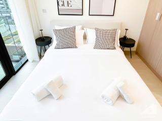 Bright & Airy Studio with Balcony in Azizi Riviera - Dubai - 6