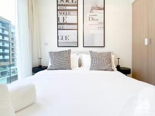 Bright & Airy Studio with Balcony in Azizi Riviera - Dubai - 4
