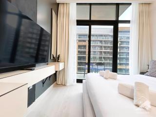 Bright & Airy Studio with Balcony in Azizi Riviera - Dubai - 8