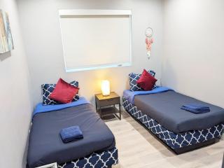 Lucky Charm 4 Bedroom Mid-City Apartment - 7