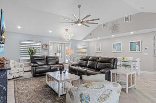 Gulf Access, Dock with Tiki, Heated Pool and Spa, Putting Green - Villa Sunrise Soiree - Roelens - Cape Coral - 1