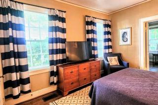 Charming 2 Bedroom Suite in Cloverdale District - Montgomery - 4