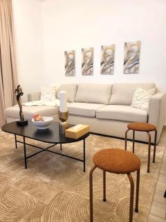 Yas Island Canal 3 - Chic 2BR Near formula and amusement parks - Yas Island - 0