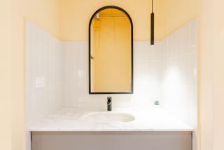 grey l studio apartments Downtown Alexandria Menasce House - 7