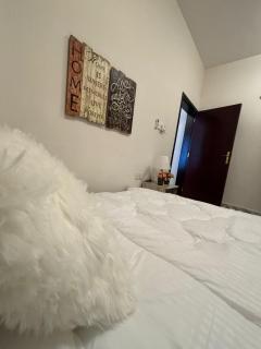 شقة سكنية بغرفتين للإيجار في بوشر موقع مميز وقيمة ممتازة - 7