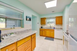 Emerald Coast Home Outdoor Entertainment Area! - 3