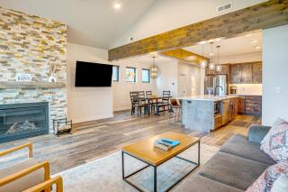 Private Hot Tub and Patio Granby Mtn Retreat! - 5