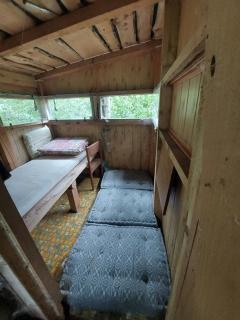 Tree house with private meadow in the middle of the forest - Bytca - 8
