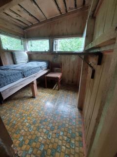 Tree house with private meadow in the middle of the forest - Bytca - 7