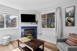 B111 Hot tub, ACx3, parking, coin laundry, near Banff - Canmore - 5
