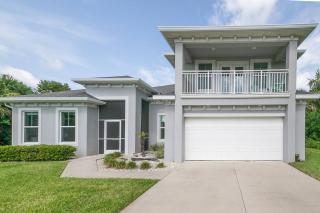 Seaside Serenity -Private Pool with Beach Access - Melbourne Shores - 1