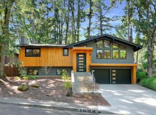 Family-Friendly Luxe Home with Sauna - mins to UO - 4